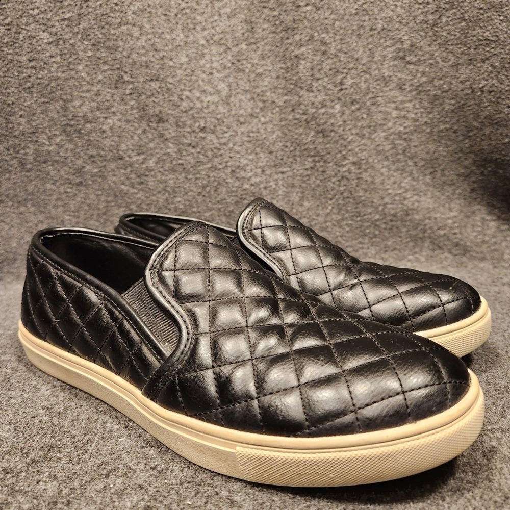 STEVE MADDEN Ecentrcq Black Faux Leather‎ Quilted Comfort Slip On Womens 9M